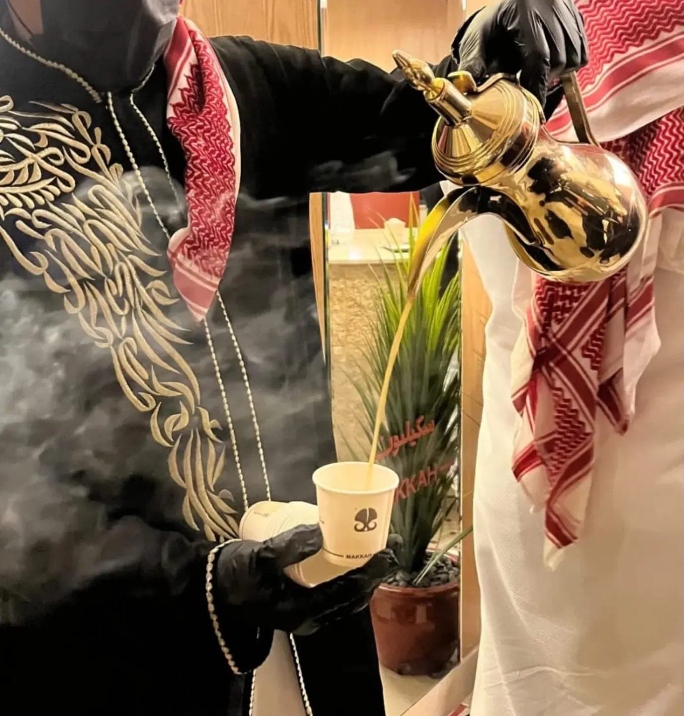 قهوجي للمناسبات في الرياض: خدمة ضيافة قهوة عربية احترافية
